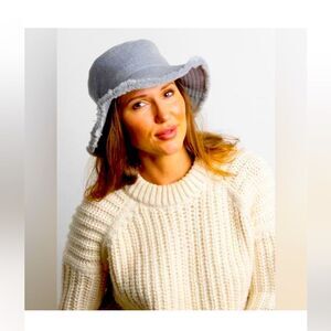 Hat Attack ❄️ Frayed Edge Bucket Hat ❄️ Light Grey ❄️ Flannel